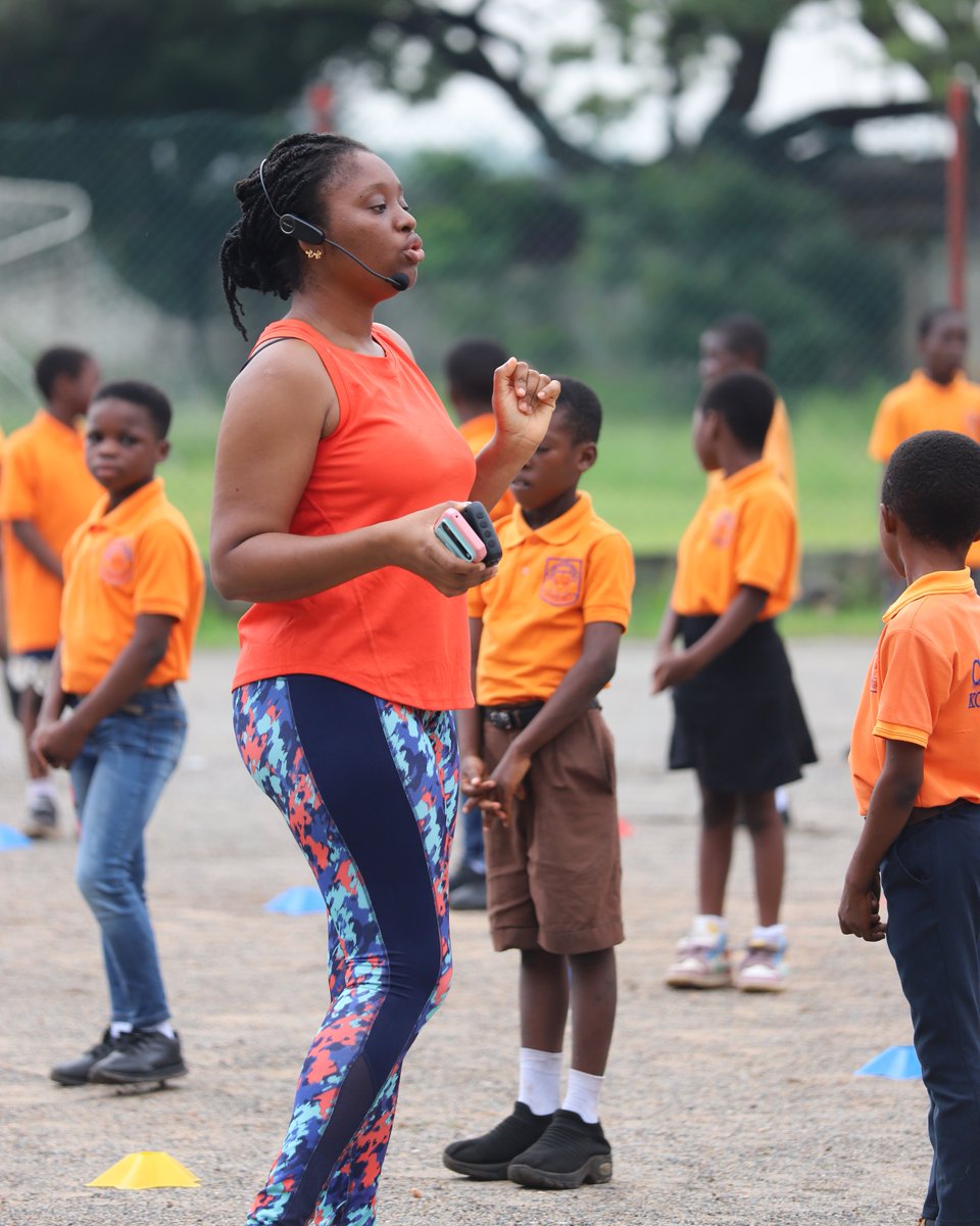 CermesF's tweet photo. This Friday, Cermes Foundation brought the Let's Talk Health’s Physical Activity Talk &amp; Aerobics Session to the students of Community 8 No. 2.
Students learned about lifestyle diseases like heart disease, diabetes, obesity, high blood pressure and the need for exercise. https://t.co/tf4NomEKZx