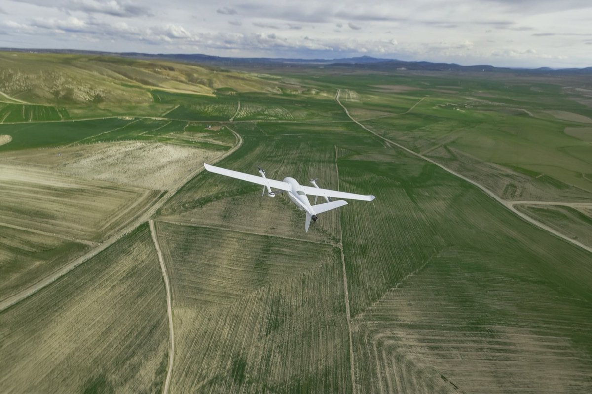STMDefence's tweet photo. Gök Vatan’ın keskin gözü TURUL ⚡

Pist bağımsız görev yapısı, dikey kalkış-iniş kabiliyeti ve gerçek zamanlı görüntü aktarımıyla TURUL, bulutaltı operasyonlarda keşif, gözetleme ve istihbarat görevlerine yüksek esneklik kazandırıyor! https://t.co/sKIaamZRdr