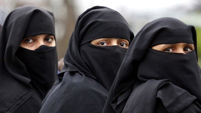 SaltyGoat17's tweet photo. If you "escaped" a repressive Islamic regime but you still wear what Sharia forced you to wear there...

You aren't here to ESCAPE anything!!

It's more likely you're here to SPREAD IT!! https://t.co/GjVdaGbscy