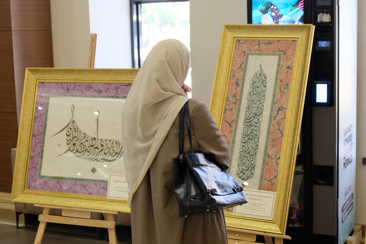 yakaribrahim's tweet photo. İslam Üniversiteleri Rektörleri İstişare Toplantısı kapsamında şehrimizde bulunan ve açtığımız"Kalemden Kalbe Hat Sergimizi" ziyaret ederek bizleri onurlandıran tüm kıymetli misafirlerimize teşekkür ederiz. https://t.co/z6ukz6mti9