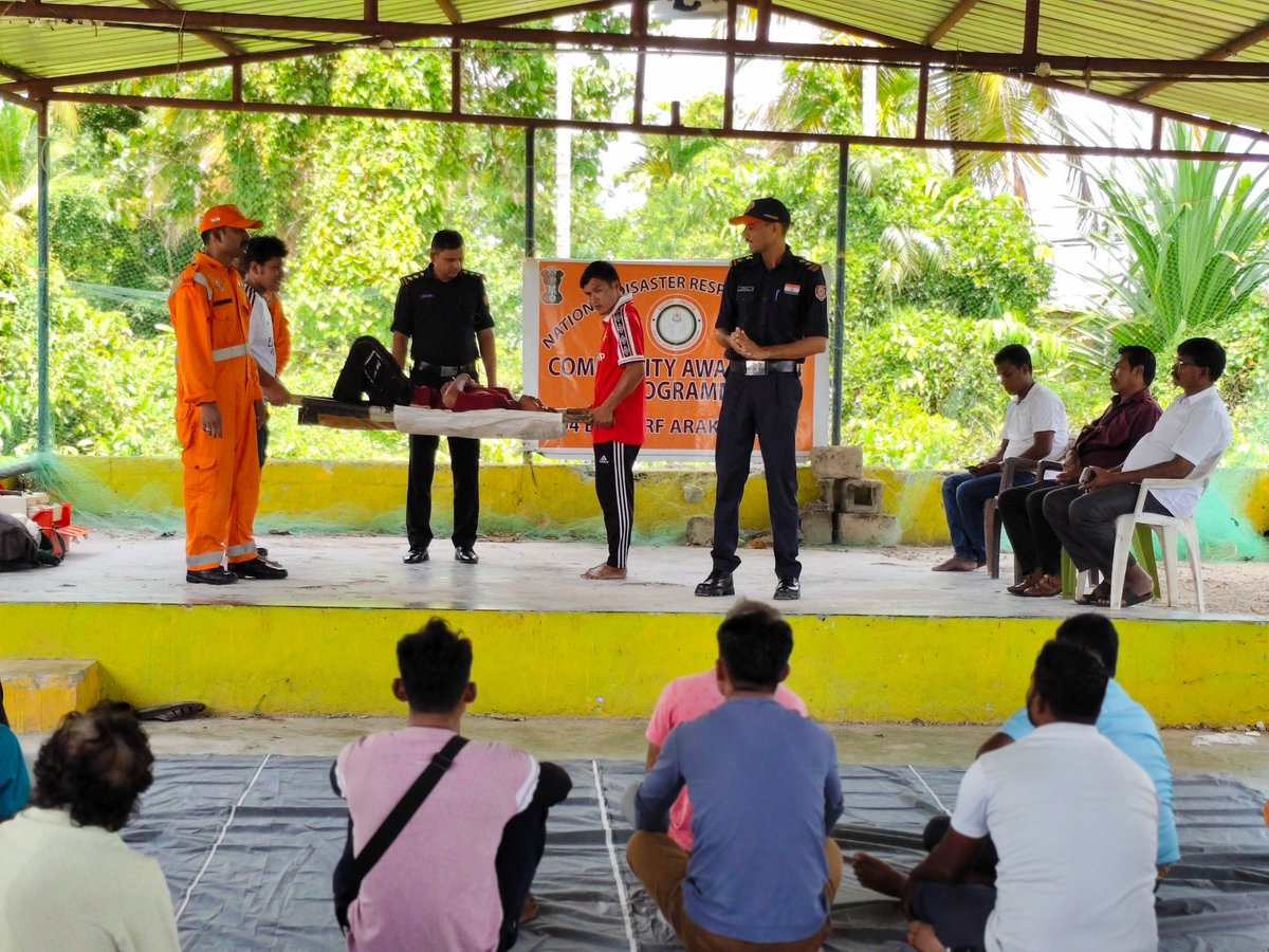 04NDRF's tweet photo. 04 Bn NDRF (A), RRC Andaman & Nicobar conducted a Boatman Training CAP at Campbell Bay, Nicobar Islands, enhancing participants' skills in first aid, CPR, flood rescue, rope techniques, and disaster preparedness.
#NDRF #04BnNDRF #Arakkonam #DisasterPreparedness #BoatmanTraining https://t.co/lcMUzJnPNU