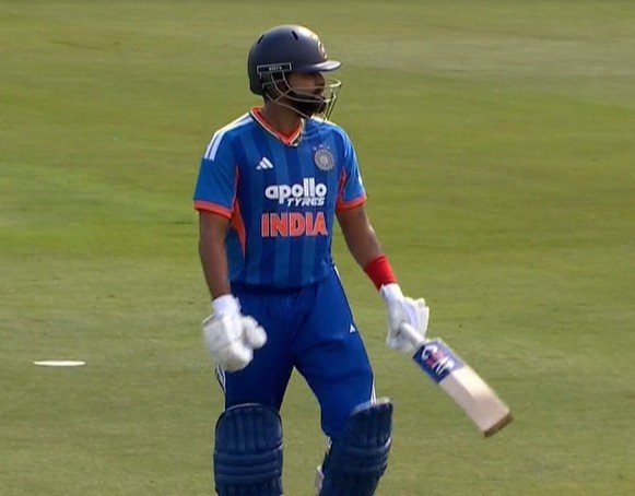 AkrcMedia's tweet photo. Shreyas Iyer dismissed for 3(7). Not a start he wanted for his T20 Captaincy debut for team India.😔
#ShreyasIyer #IREvsIND https://t.co/wiYGd6wQpA