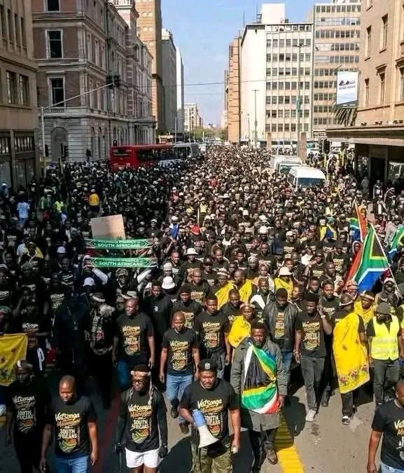 Am_Blujay's tweet photo. Vendas and Tsongas held a march in Johannesburg due to discrimination in their communities because they were mistaken for foreigners. https://t.co/awrMDrqLOe