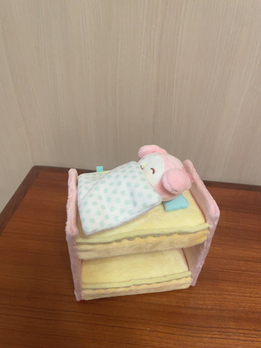 be__proud__of's tweet photo. ��みっこぐらしの２段ベッド買ってきてみみっち寝かせてみたけどボヨーーーン❕って感じで布団もかけれない　比べてマイメロ先生のおさまりの良さ https://t.co/v4v2Sp5Mwk