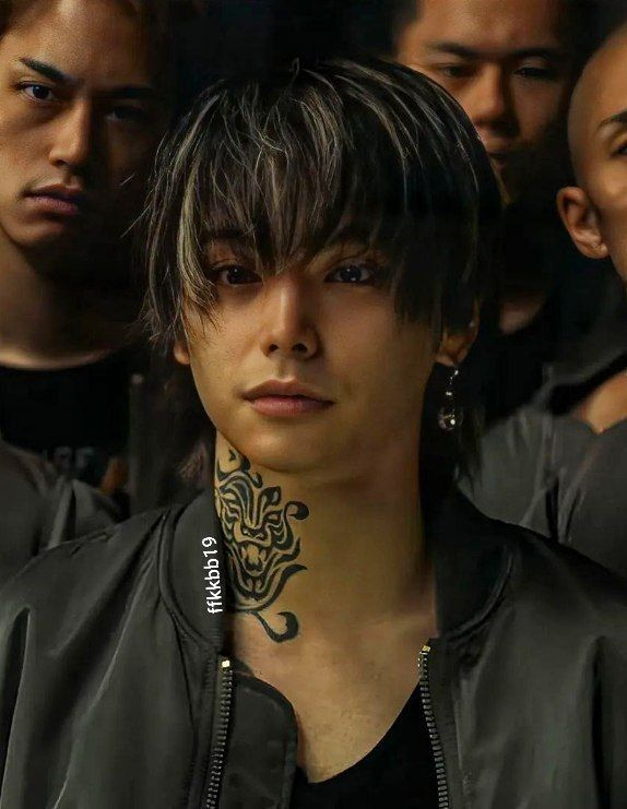 AnimeTokki's tweet photo. 'Tokyo Revengers' Live-action Cast Murakami Nijiro has been referred to prosecutors for assaulting a woman.

The allegations state that he grabbed her by the hair, slammed her head against the window &amp; punched her, causing injuries that took more than a month to heal. https://t.co/ICtwcHGGzp