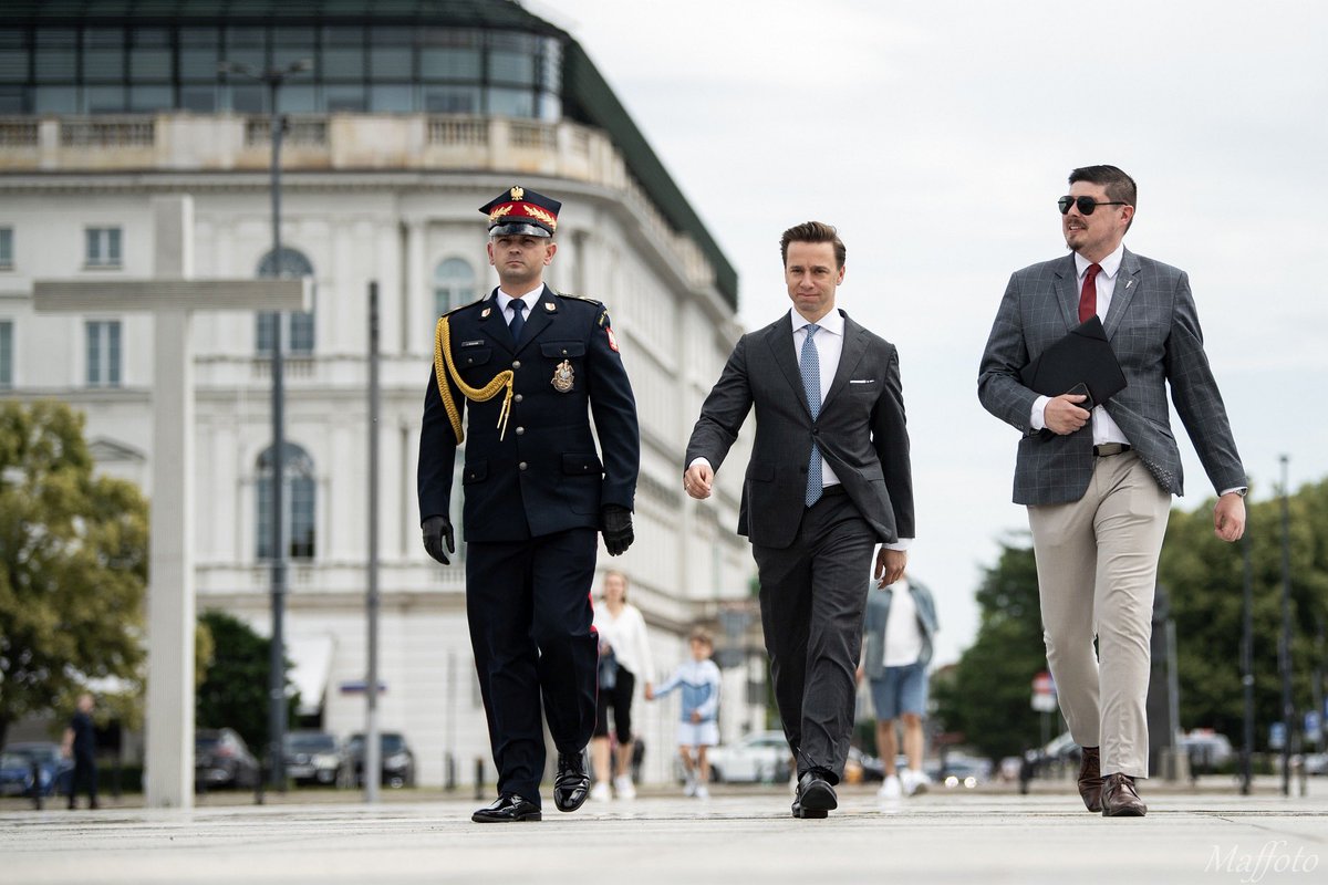 maffoto2's tweet photo. Jordan Bardella odwiedził Polskę i spotkał się https://t.co/Z9VKb8NhaJ. z działaczami Konfederacji, 18-19.06.2026 r. @KONFEDERACJA_ @krzysztofbosak @J_Bardella @Nieznanski_M @annabrylka https://t.co/w7E9zwfYS9