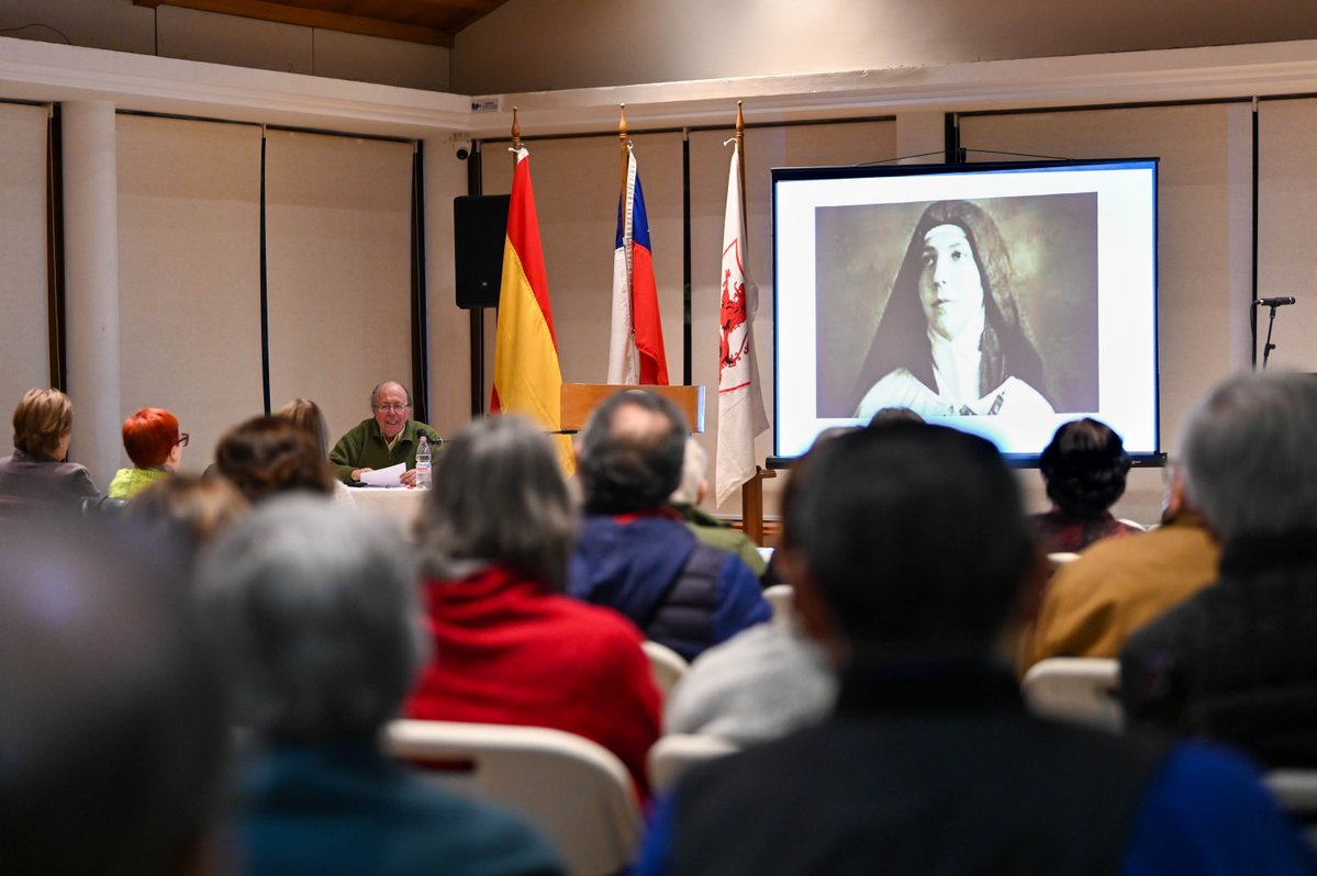 EstadioEspanol's tweet photo. 💬 El Salón Reina Sofía recibió una especial charla que invitó a los asistentes a recorrer la historia y el legado de destacadas mujeres que han dejado una huella profunda en la cultura y el desarrollo de nuestro país.
#EstadioEspañol https://t.co/W44GNpYgKn