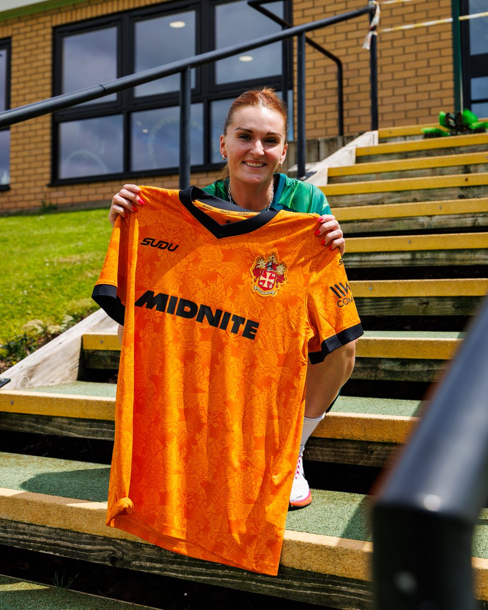 WolvesWomen's tweet photo. How it started 🆚 how it's going 😍

It's in the blood, ay it @MelissaLawley_ 🥹 https://t.co/W3FXxIMRzs