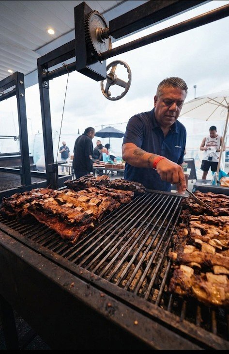 vagoybostero's tweet photo. El Chiqui dividió la carne en 2 grupos de 15 https://t.co/ZlKQTs7Hfj