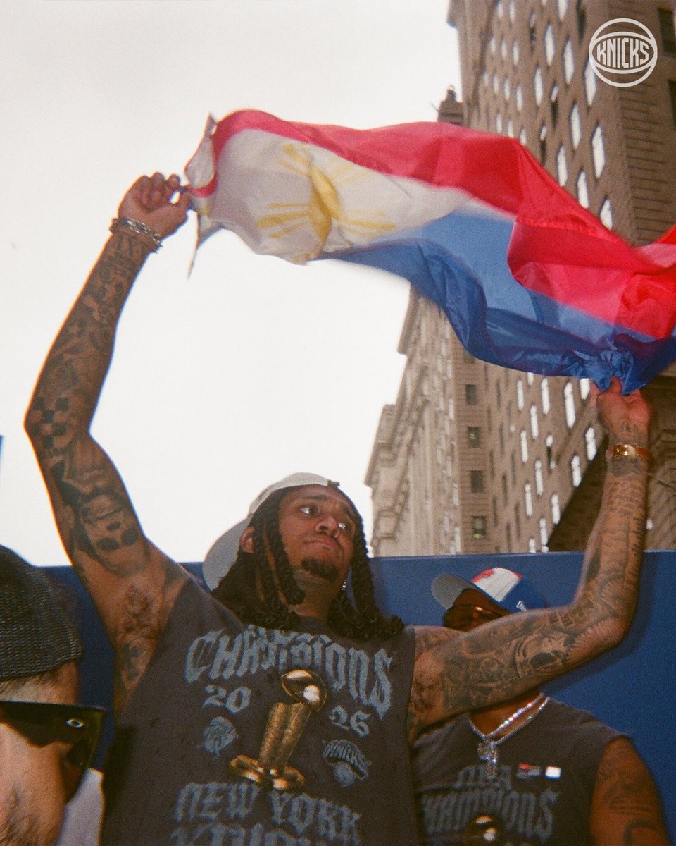 nyknicks's tweet photo. still not over the parade vibes https://t.co/wiC03AlViZ