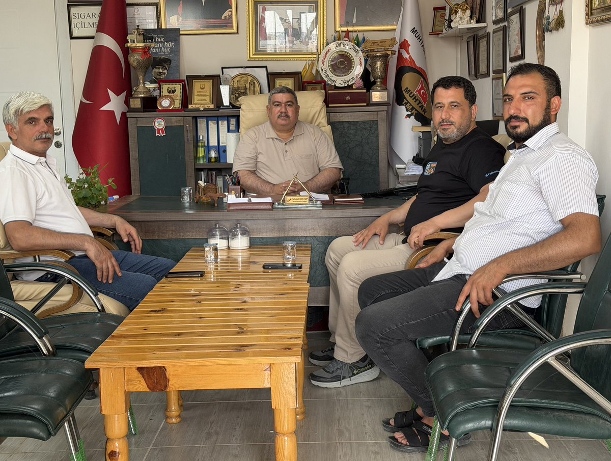 MKestop's tweet photo. Şanlıurfa Büyükşehir Belediyesi gençlik ve Spor daire başkanı Sn Mehmet küçük muhtarlığımızı ziyarette bulundu.
Süleymaniye mah. muhtarımız Murat toprak'la beraber spor salonunu ziyaret ettik ￼ https://t.co/Bkn5npNo3N