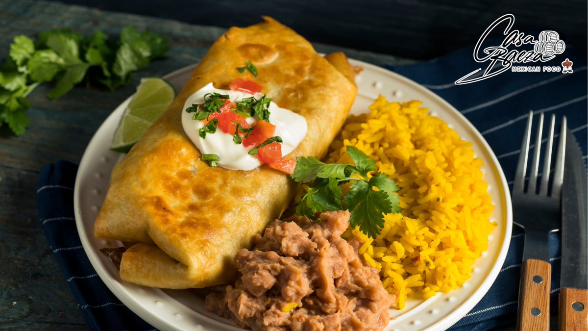 CasaBaeza's tweet photo. One bite and you'll see why our #Chimichanga is a customer favorite. Crispy on the outside, packed with savory goodness on the inside. Order today! 🌯

#MexicanRestaurant #MexicanCuisine #MexicanEats https://t.co/dbbQT1qWQs