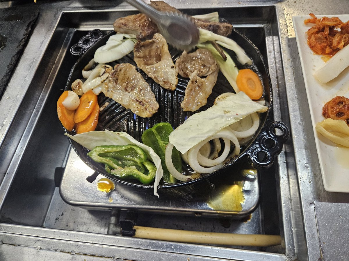 tabekenedh's tweet photo. アカヤでジンギスカンを
めっちゃ羊うまかったです。臭みとか全然なくヘルシーだけど、油も上質でペロリでした🐑🥩
#たべけんディナー https://t.co/r4UGbhZNXs