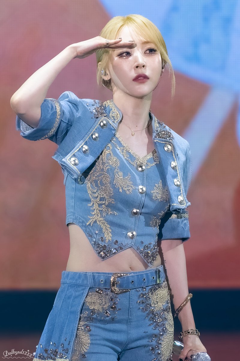 dalbyul1222's tweet photo. 260621
MAMAMOO Moon Byul
2026 WORLD TOUR [4WARD]

#MAMAMOO #MoonByul 
#마마무 #문별 #玟星 #ムンビョル https://t.co/9emrTQhOZx