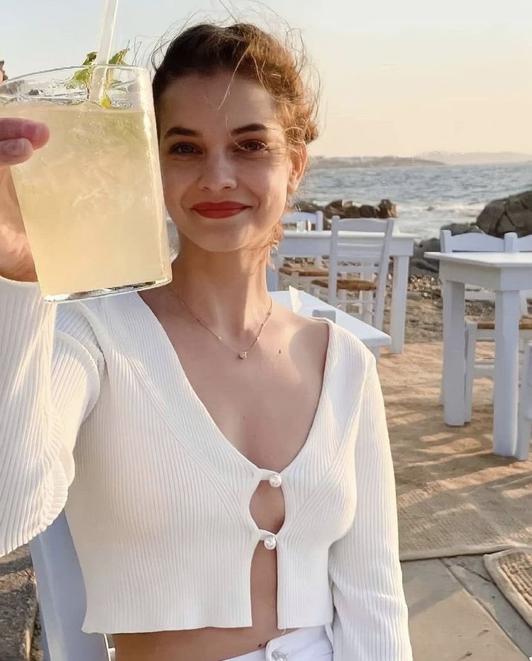 * 𝑟ℎ𝑎𝑒𝑙𝑙𝑎 𝒃𝒂𝒓𝒂𝒕𝒉𝒆𝒐𝒏 — tweet media