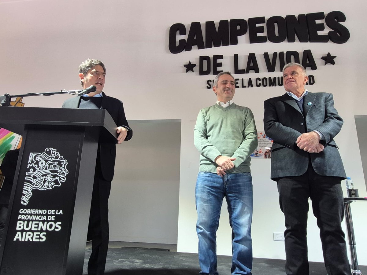 CarlosBalorBera's tweet photo. AHORA | VIERNES 26/06] El tan esperado SUM de la Comunidad de Sourigues ya es un hecho. Con
@Kicillofok y @larroqueandres 
participamos de la hermosa y emocionante inauguración. Gracias Gobernador por invertir en estas obras tan importantes para nuestros vecinos. #Berazategui https://t.co/Pl9B1J6CBj