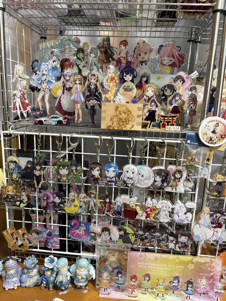 alycealyce_'s tweet photo. 祭壇更新
結構増えたね🥳なお缶バッジはフォルダ買いに行くの一生忘れてるので直置き https://t.co/I2zlWp6caM