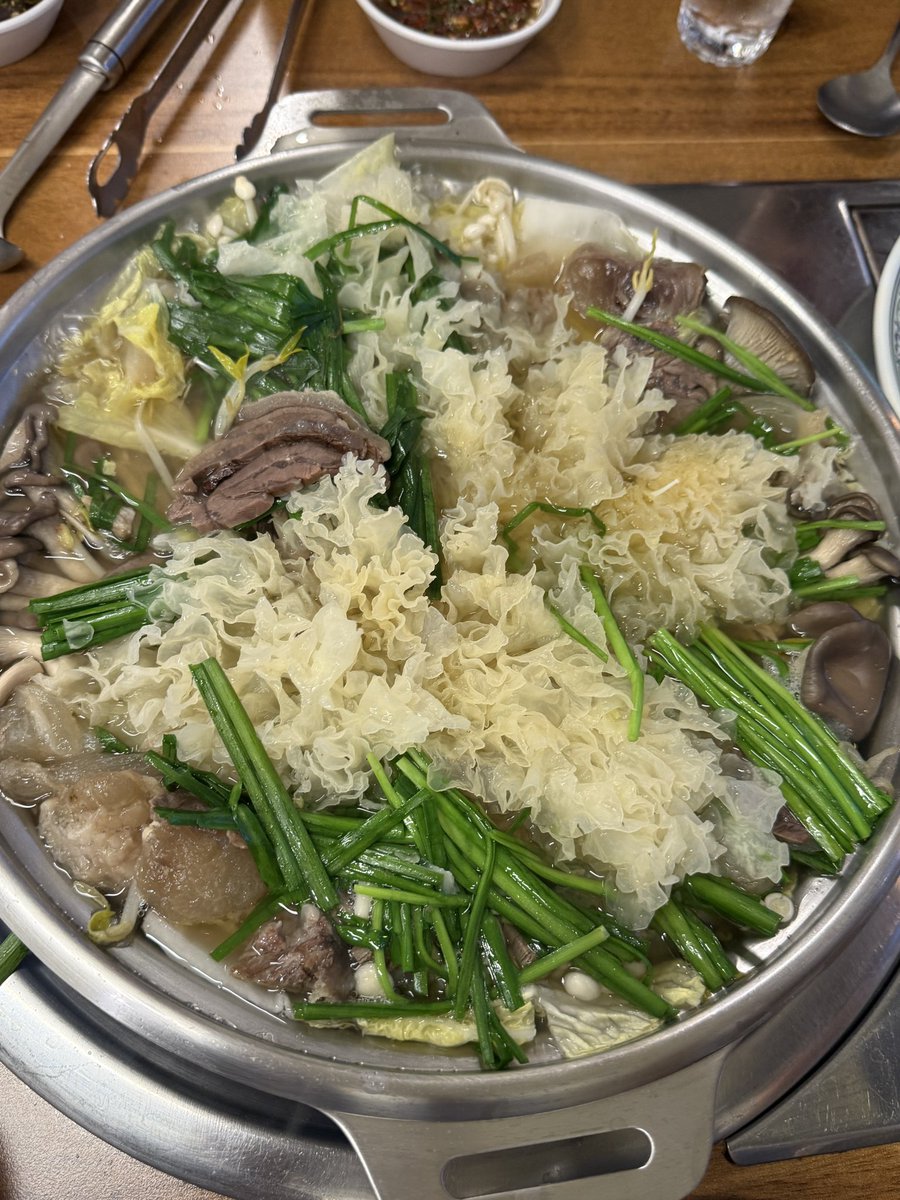 행복한돼지 tweet media