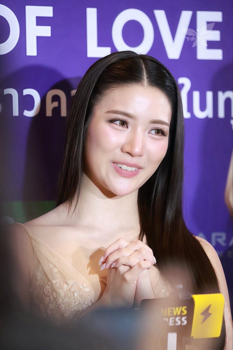 fah9alert's tweet photo. เซอร์อะไรน๊าาาา  

 GINJAY PRIDE LOVE GALAXY
#SiamParagonxPraewxGinJay
 #ginnynatnicha #GinJay https://t.co/5ODDLioElH