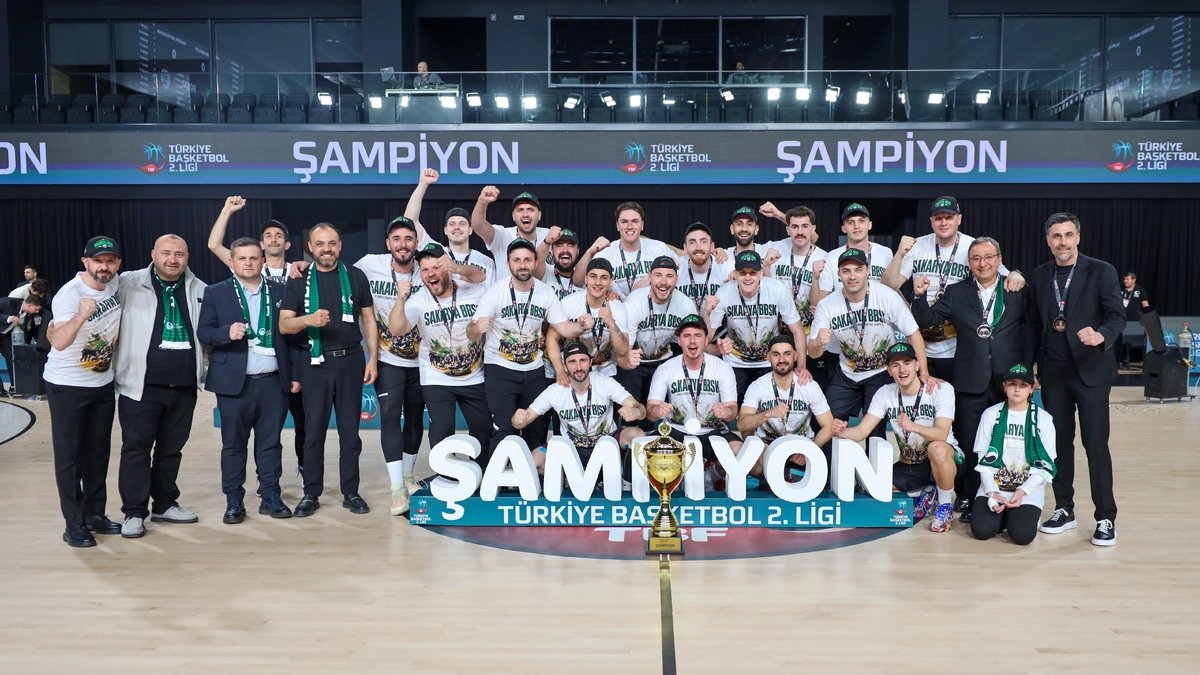 Alpiidegec's tweet photo. PRİM KRİZİ 
Özel/ Erkekler Basketbol 1. Ligine  yükselerek Sakarya’ya büyük gurur yaşatan Sakarya Büyükşehir Basketbol’da şampiyonluk sevinci yarım kaldı. Sporculara ve teknik heyete  söz verilen 2 milyon TL’lik şampiyonluk primin hâlâ ödenmedi. #Sakaryabasket #Sakaryaspor https://t.co/eP8TzocTlU