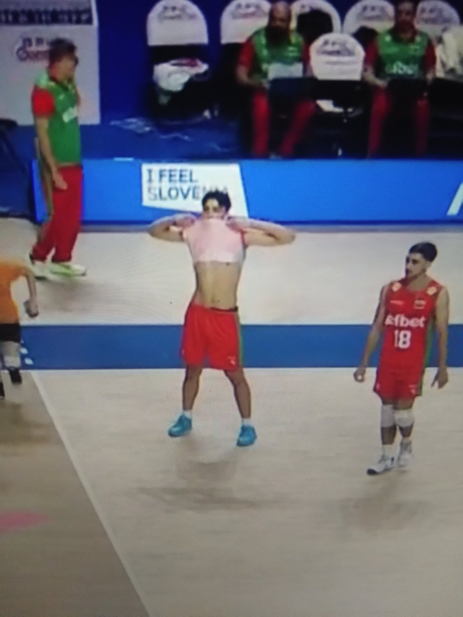 talker89's tweet photo. Oh,  Moni!  🤯

#VNL #VNL2026 #vnl #vnl1026 #volleyball https://t.co/4XZAC0s1B0