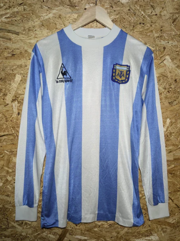 FootballShirtie's tweet photo. ☠️Folks, my phone decided to give up on life today. 

🙃No stock drop this week because I simply wouldn't be able to manage it. 

😘Just because I'm having a bad day, doesn't mean you have to though - there's now 20% off all orders on the website. 

👀That includes the raffle for the 1986 Argentina Home Long Sleeve shirt for now only €4! (€200 cash or €250 store credit also an option)

🥺RT's appreciated more than usual as a man probably needs to get a new phone ...

https://t.co/l7X9SuEWJZ