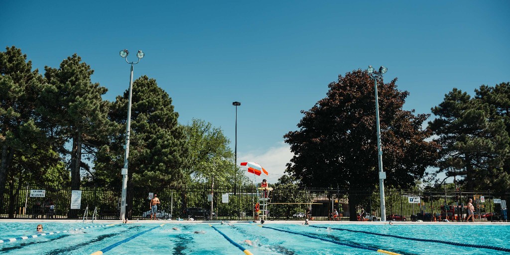 TorontoPFR's tweet photo. All outdoor pools across Toronto are operating on their summer schedule starting today (Friday, June 26).

Find an outdoor pool near you.

https://t.co/GsckMwNZRj https://t.co/fuc7SOtH43