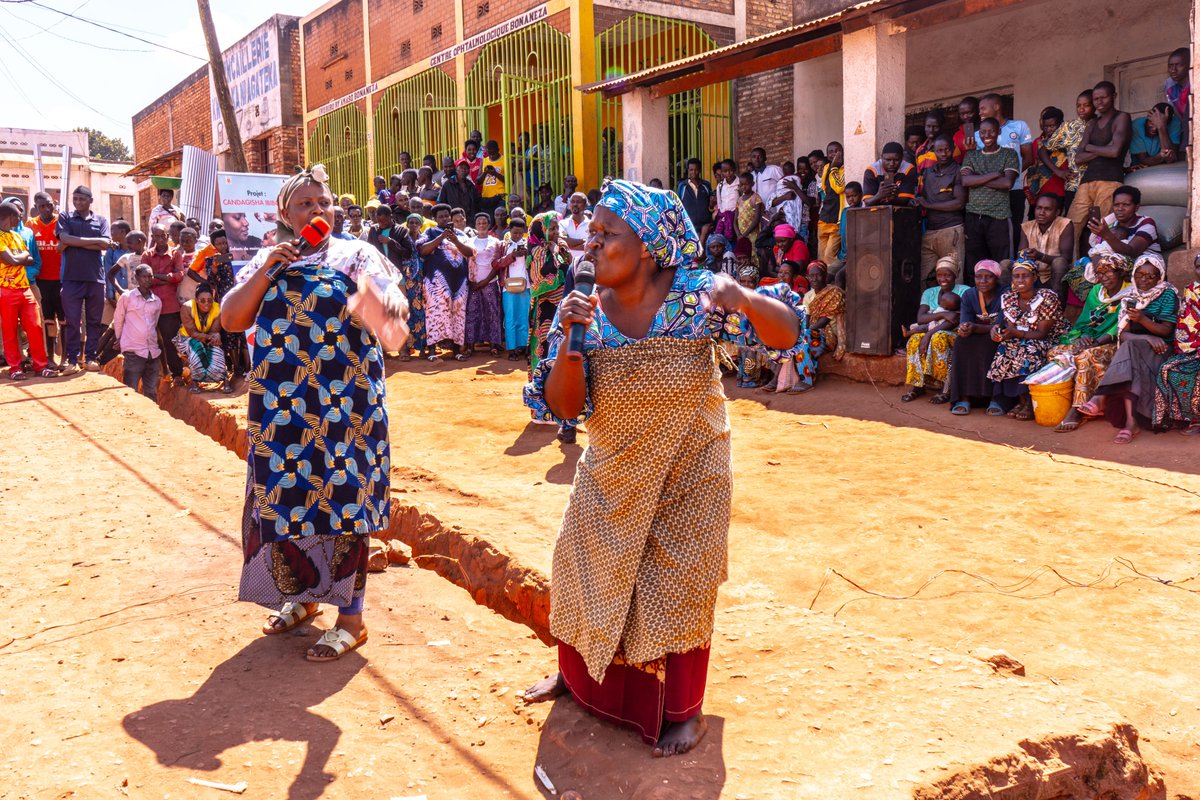 swaaburundi's tweet photo. Projet #CandagishaIbibondo : Du 16 au 18 juin, la SWAA-#Burundi, avec l'appui de @gavi via @MannionDaniels, a sensibilisé plus de 2 000 personnes à #Karusi sur la vaccination des enfants.

Message clé: Chaque enfant de 0 à 2ans (rattrapage jusqu'à 5 ans) a droit à la vaccination. https://t.co/S7coVAJBiT