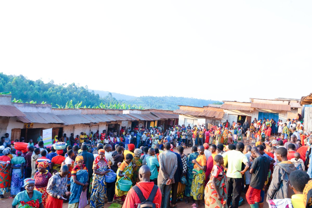 swaaburundi's tweet photo. Projet #CandagishaIbibondo : Du 16 au 18 juin, la SWAA-#Burundi, avec l'appui de @gavi via @MannionDaniels, a sensibilisé plus de 2 000 personnes à #Karusi sur la vaccination des enfants.

Message clé: Chaque enfant de 0 à 2ans (rattrapage jusqu'à 5 ans) a droit à la vaccination. https://t.co/S7coVAJBiT