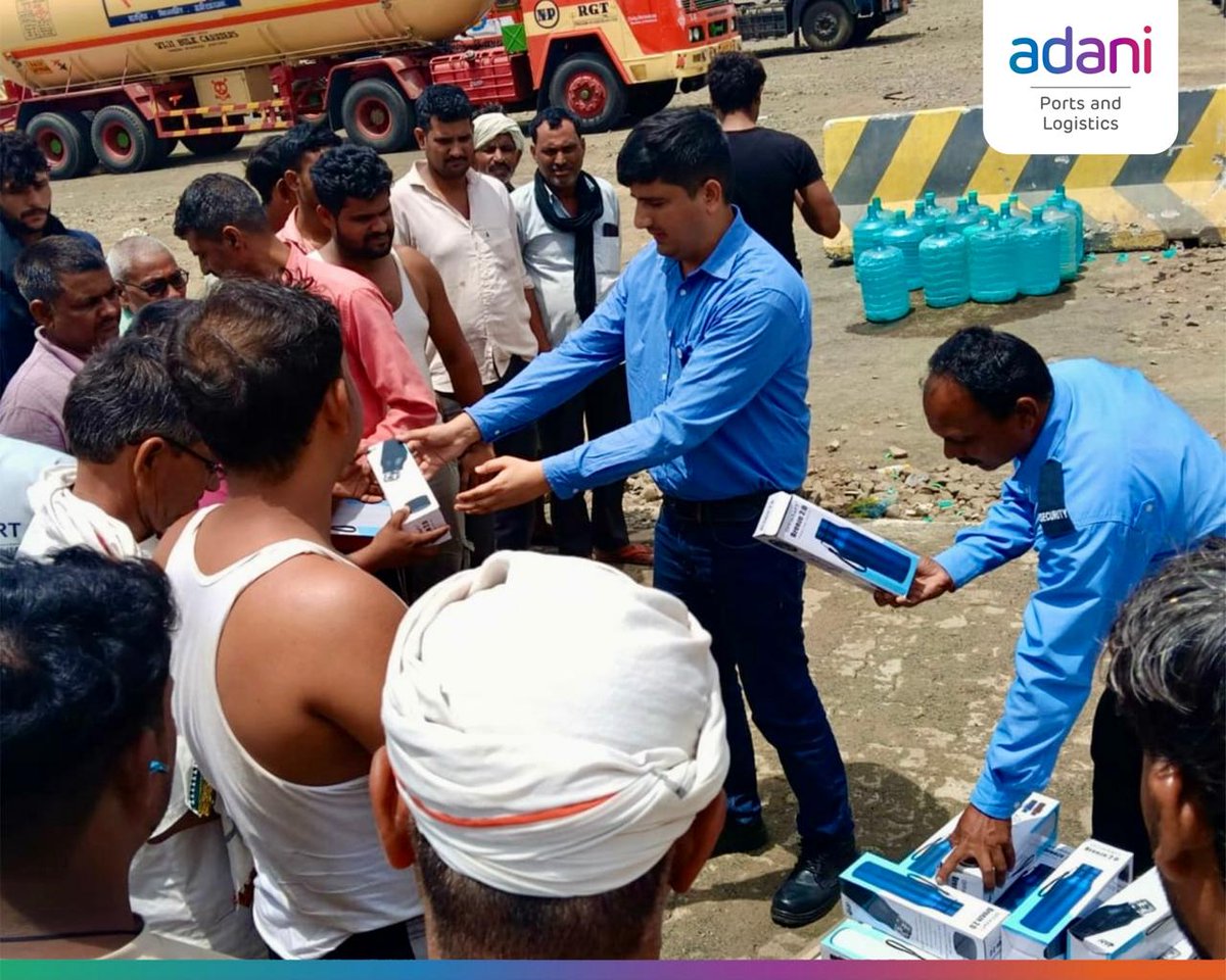 rakshit109's tweet photo. They brave long hours, tough roads, and harsh weather to connect Mundra to the world. Today, we paused to say — we see you, we value you, we thank you. 

Small drops of kindness, big bonds of respect. 

#SevaDivas #AdaniGroup #Mundra #HumanTouch https://t.co/jRwJ3yDYua