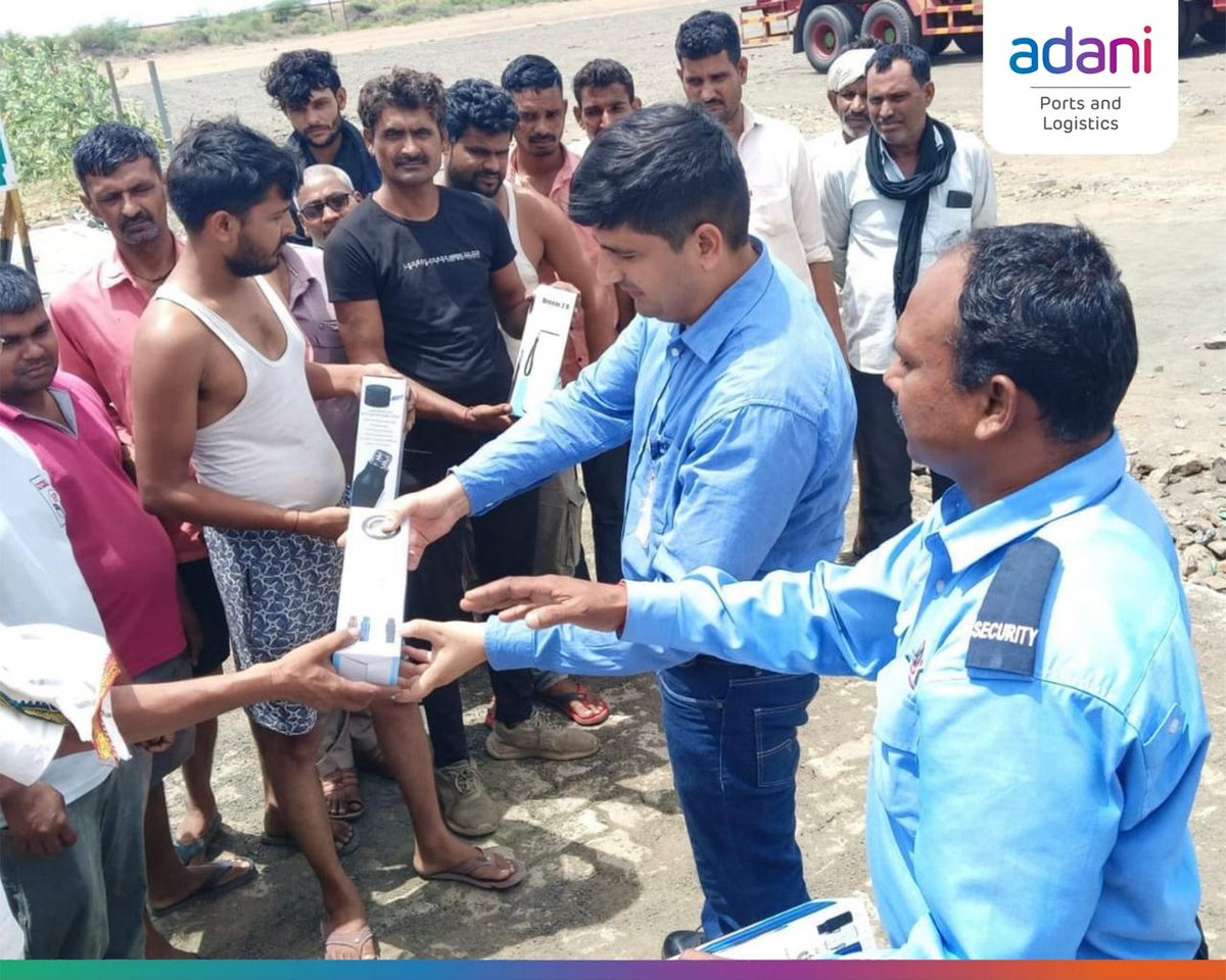 rakshit109's tweet photo. They brave long hours, tough roads, and harsh weather to connect Mundra to the world. Today, we paused to say — we see you, we value you, we thank you. 

Small drops of kindness, big bonds of respect. 

#SevaDivas #AdaniGroup #Mundra #HumanTouch https://t.co/jRwJ3yDYua