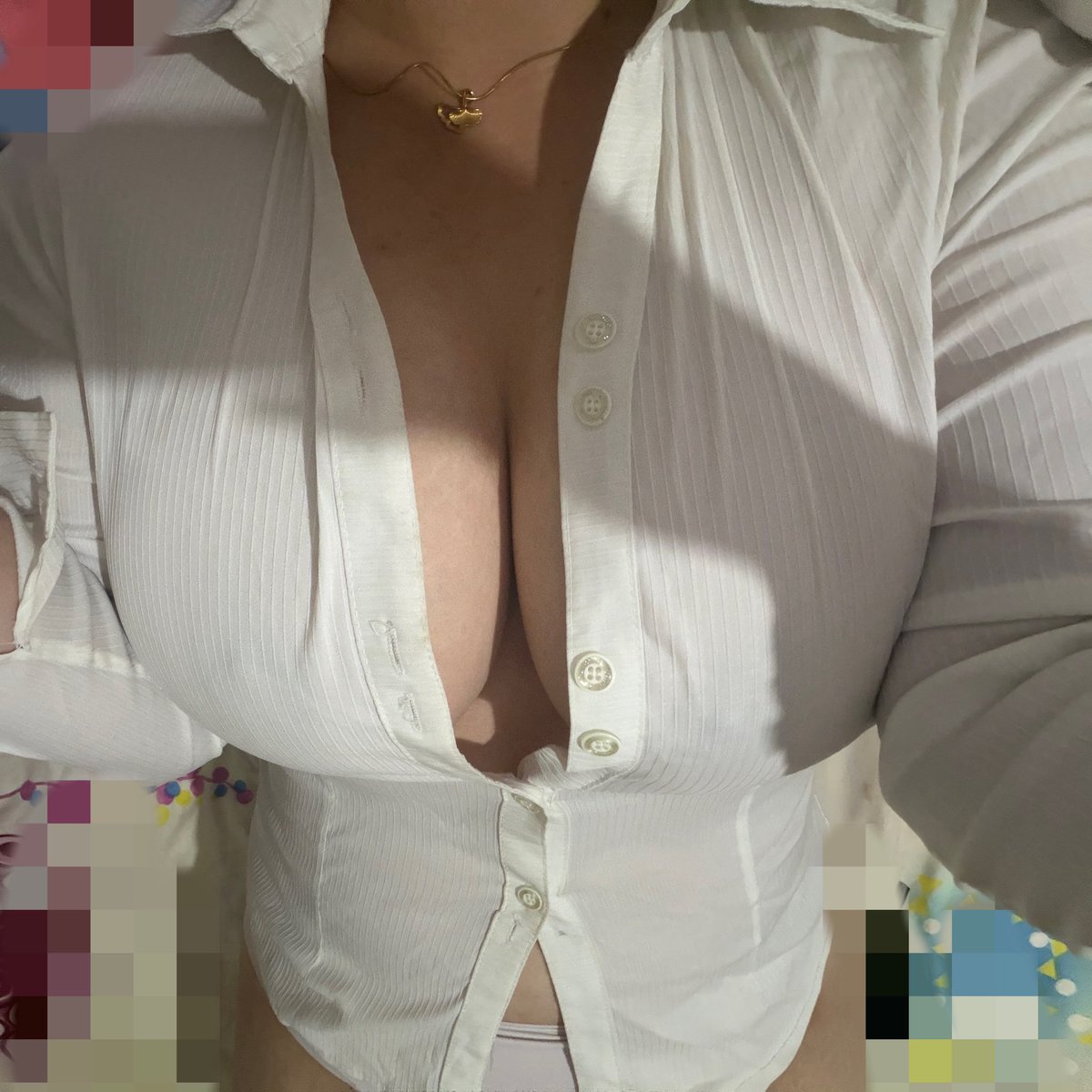 Yuernine's tweet photo. 制服扣不上扣子了 #sm #巨乳 https://t.co/KRxjAoJf5X