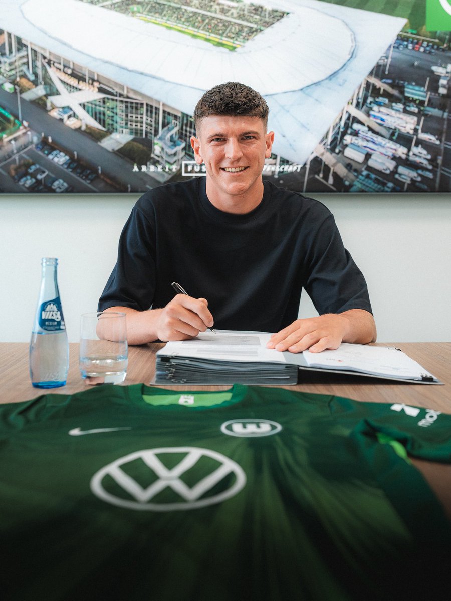 VfLWolfsburg_PT's tweet photo. Bem-vindo ao VfL, Alessio! O jogador ofensivo de 22 anos, Alessio #Besio, vem do SC Freiburg para os Lobos e assina um contrato até 2030. 🐺💚🤍✍️
🟢⚪️ #VfLWolfsburg https://t.co/qJR8yZJuYs