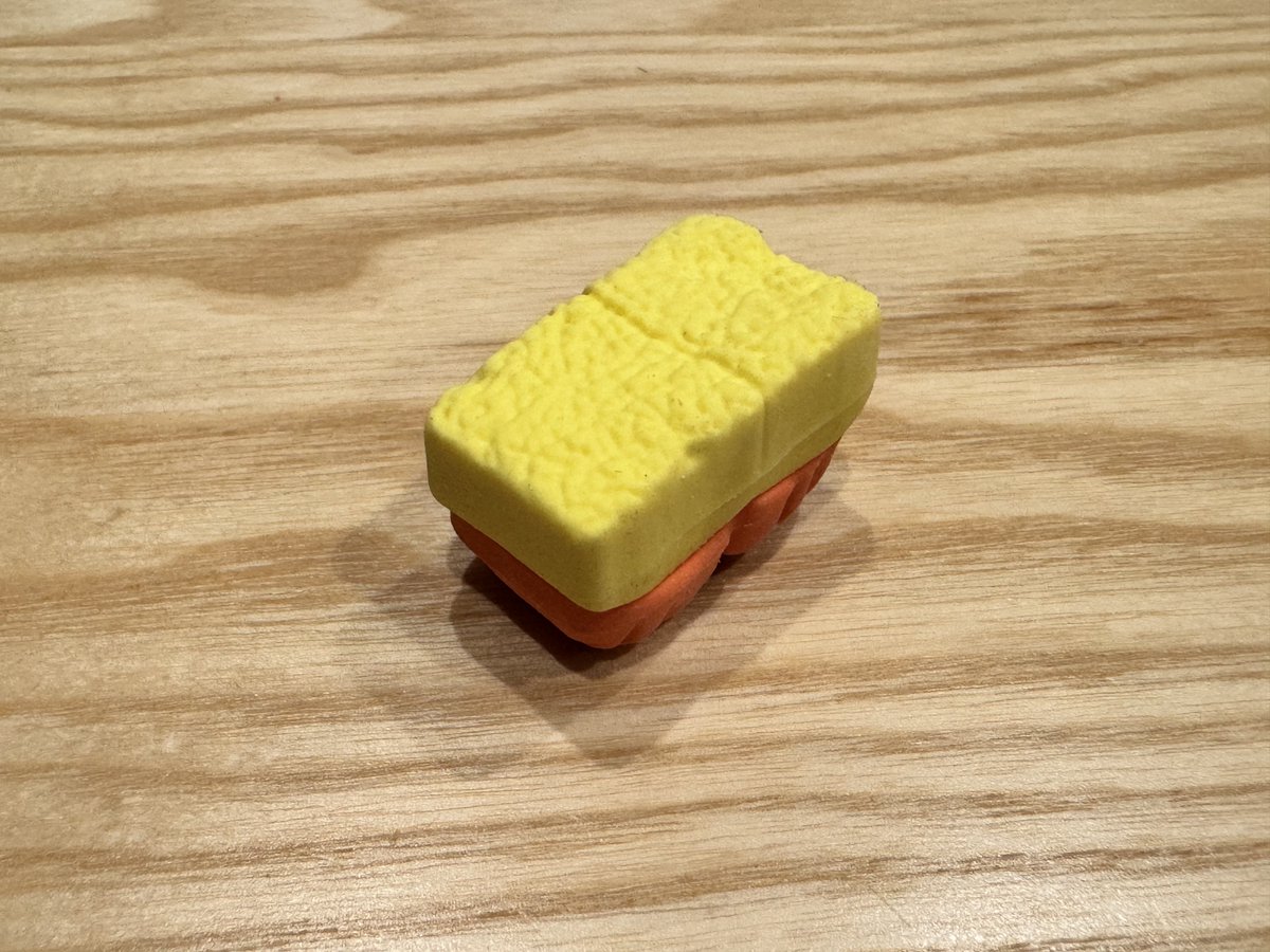 俺様が1年かけてけ削った消しゴム 子供が貰って来た消しゴム、何なのか全く分からないので助けてください