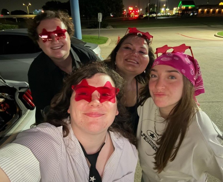 splattercide's tweet photo. 5 Seconds of Summer in Ft. Worth last Tuesday (I love my partner and our friends 🥹) https://t.co/IYOUHqOteo