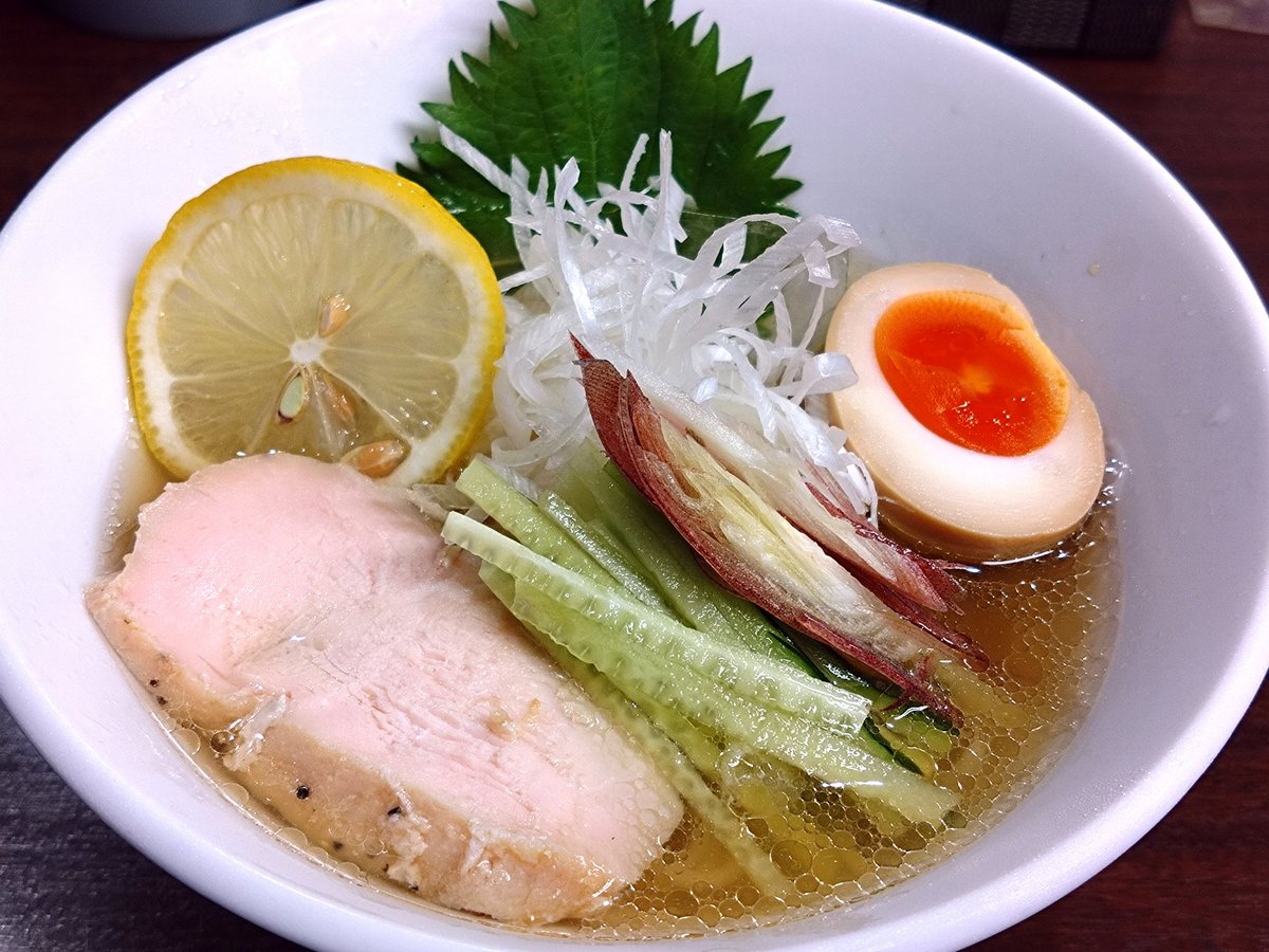 T_tsubaki24's tweet photo. 週末の景気づけに（・ω・）　GANCON NOODLE（ガンコンヌードル）@駒込
冷やし煮干しラーメン
夏季限定のこちらを。器まで冷やされたつめたい煮干しのおつゆとさっぱり薬味がうまい https://t.co/MIU4RU0vwh