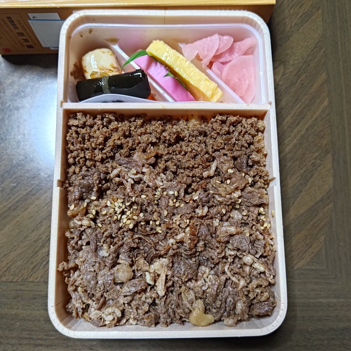 SOARER_LIMITED's tweet photo. ヾ(●´∇｀●)ﾉ
今日の晩ごはん、牛肉どまん中だ～
イトーヨーカドー行ったら残ってて、20％引きだった笑 https://t.co/5vNMpvv7I7