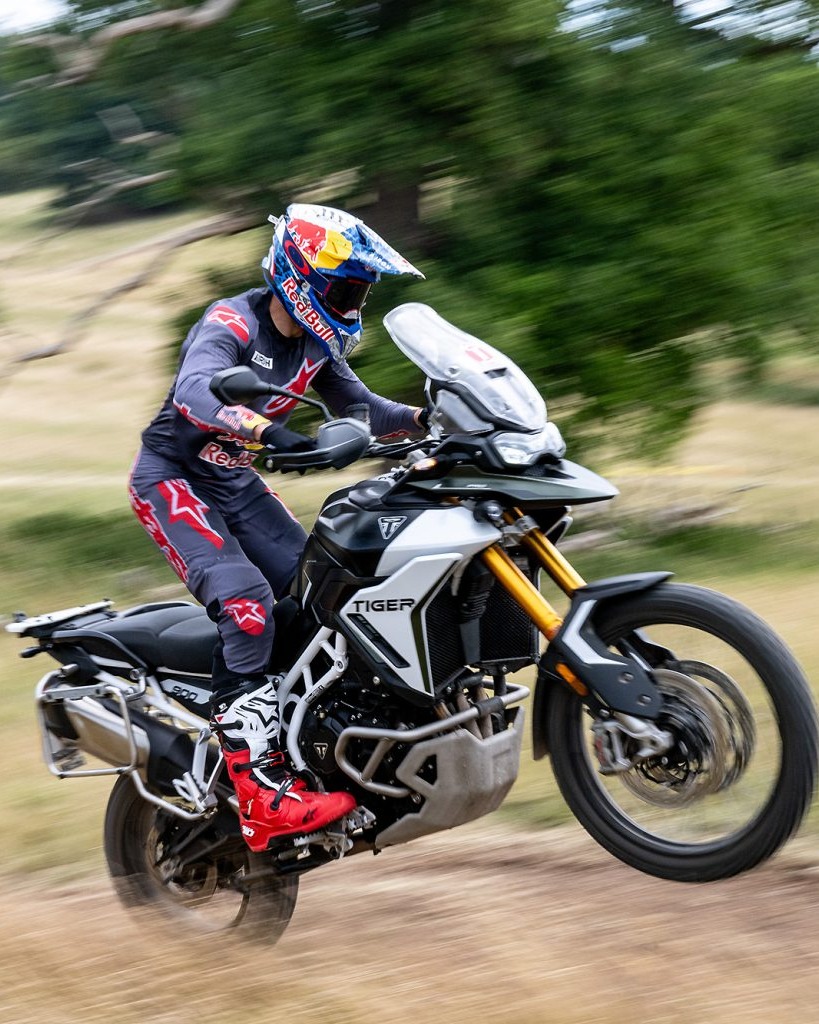 UKTriumph's tweet photo. Sam Sunderland is taking a pit stop at the Triumph stand this weekend at the ABR Festival 😎

Come down to hear from the two-time Dakar Rally champion and see both his Triumph bikes up close! 

11:00am, Saturday 27 June. You don't want to miss this one 💥 https://t.co/Tna1V7Hg1B