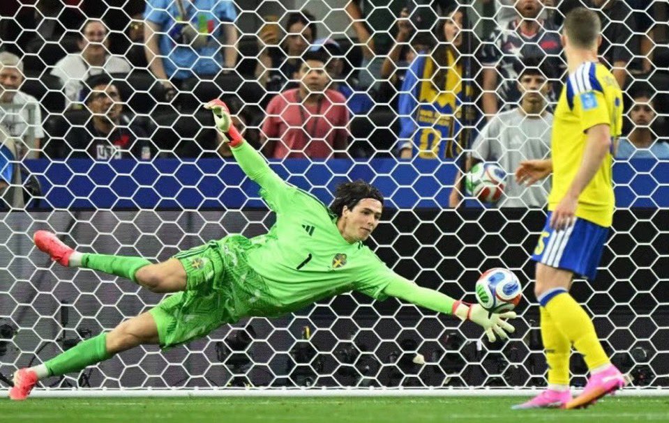 stompey__'s tweet photo. This guy yesterday btw. Has to be the first choice keeper moving forward https://t.co/A8QxiEIwXa