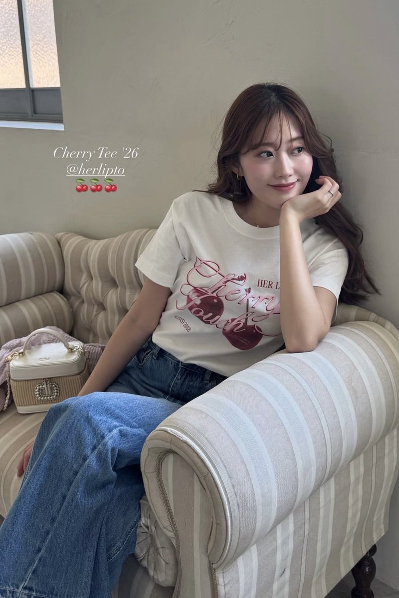 be4g_e's tweet photo. ちょろいからプレスの皆様のかわいい着こなしをみたら購買意欲⤴️🍒
最初みたとき（安定に）ピンク気になってたけど、ホワイトが1番使えてかわいいかなぁ💭#herlipto https://t.co/LDkp0w3P99