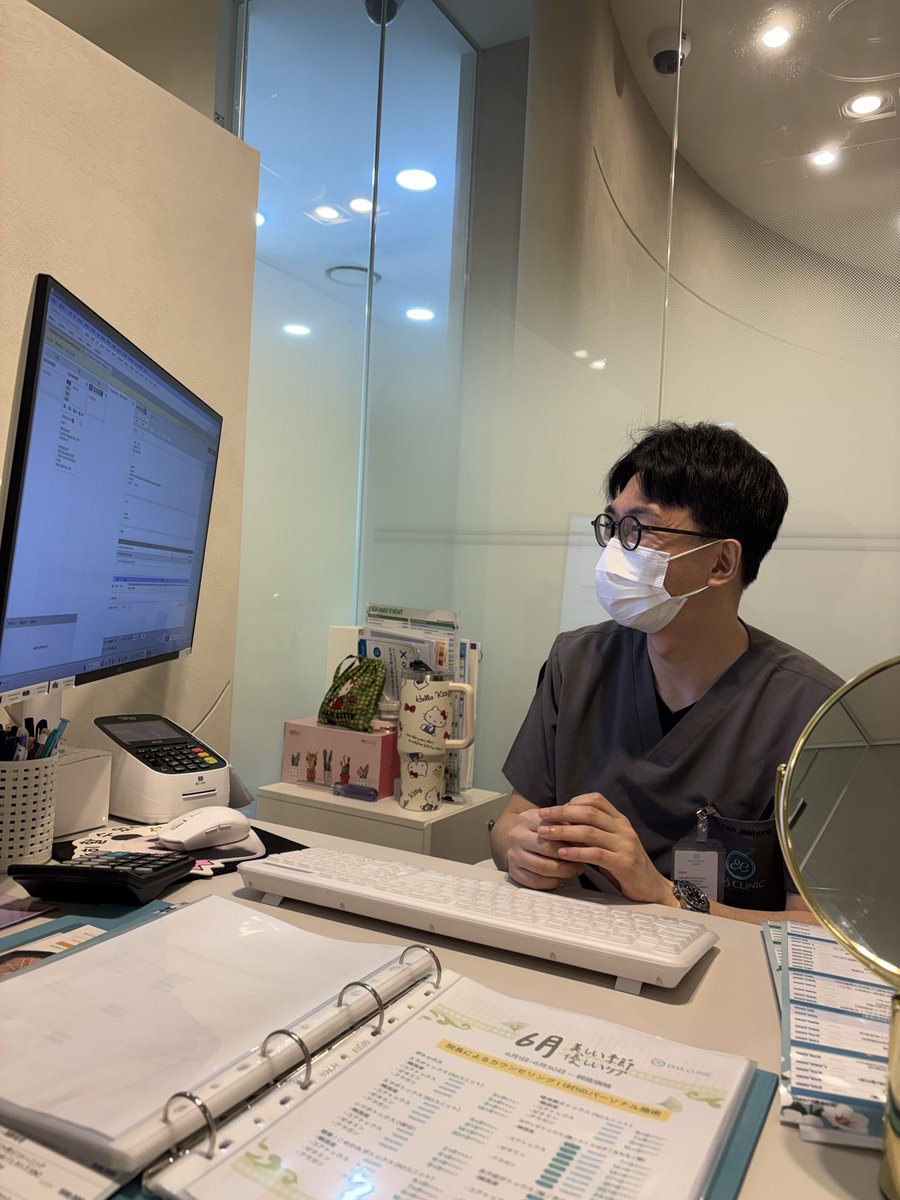 🏥明洞のEVIA CLINICでリジュラン水光注射3cc打ってもらってきた🩵

リジュラン痛いからビビってたけど、水光注射混ぜてくれてるから、リジュランだけより全然我慢できる痛さやった！

打って2週間くらいでずっと気になってたニキビ跡鬼の改善かましてくれてる🥹✨

カウンセリングしてくれた方の唇が可愛すぎたから、次ここで唇フィラーやりたい🫨💞

Neumeさんに紹介してもらったんやけど、悩みに合わせて紹介から予約まで全部やってくれるから初心者の方にかなり安心かも！🔰💛