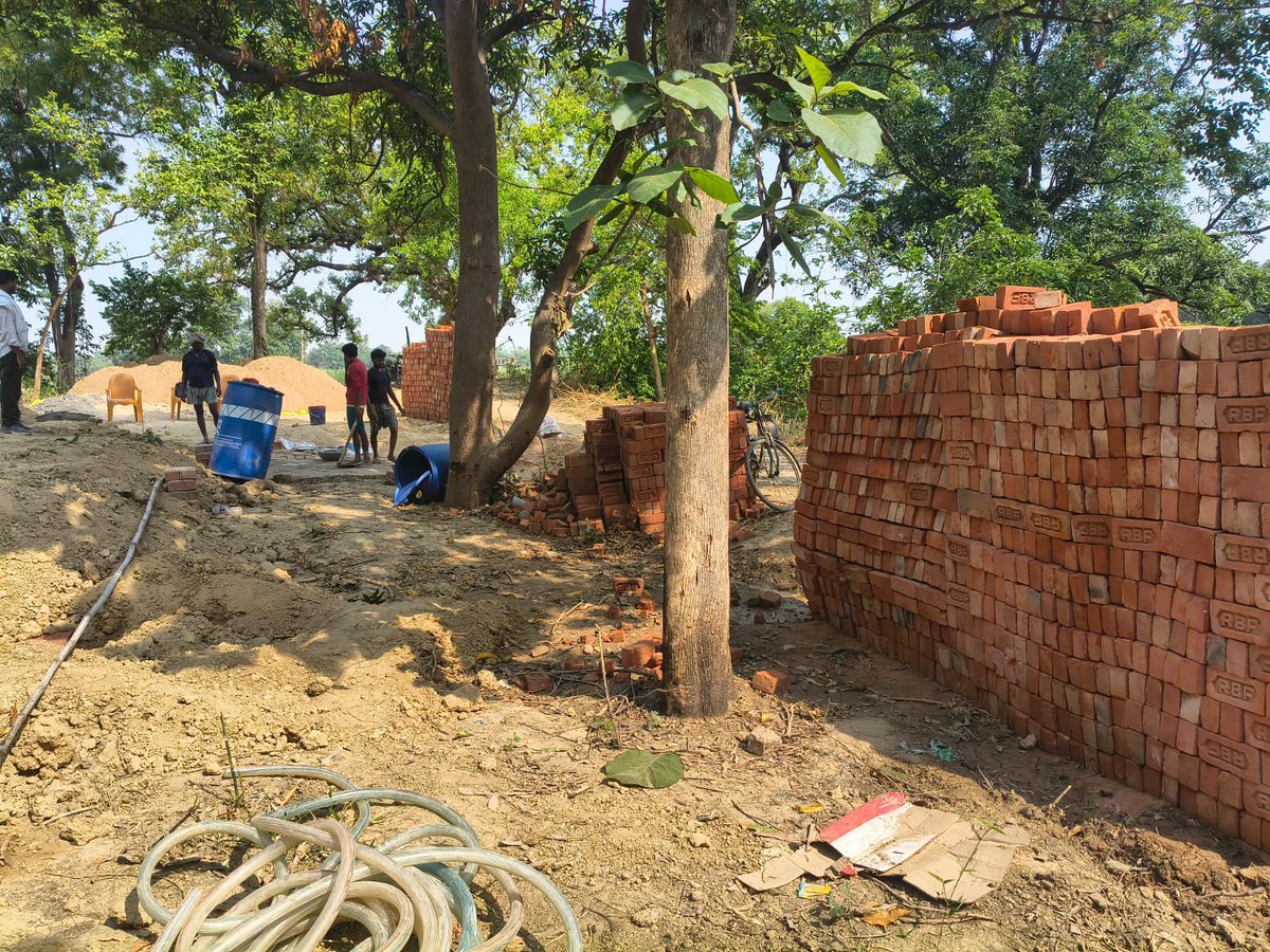 hariompandeyMP's tweet photo. राजकीय आयुर्वेदिक चिकित्सालय रामबाबा बाजार (बरहा) जनपद अंबेडकरनगर के भवन का नवनिर्माण कार्य प्रारंभ हो गया है, शीघ्र ही मेंरे क्षेत्रवासियों को स्थानीय स्तर पर चिकित्सा सुविधाएं उपलब्ध होने लगेगी। हार्दिक बधाई एवं शुभकामनाएं।
#AmbedkarNagar #VikasKarya #hariompandey https://t.co/KxqOqo817G