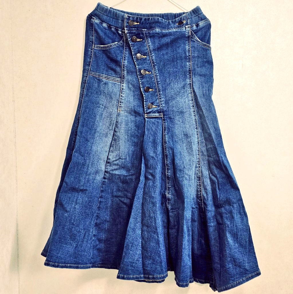 chi_i_hime's tweet photo. デニム
ロング
ひらひら
をずーーーーーーっと探していて
やっとげちゅ❤
フロントデザインもかわゆいー💓

#デニムフレアスカート
#AVILEX https://t.co/mOxoYSEof3