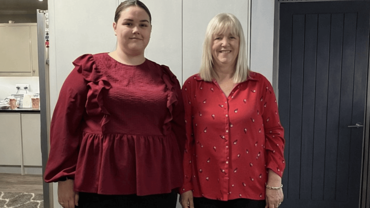 UNILAD's tweet photo. Mom and daughter share wild before-and-after pictures after losing as much weight as a baby elephant https://t.co/RYwTKG3KuV https://t.co/Ze8WEoFVJA