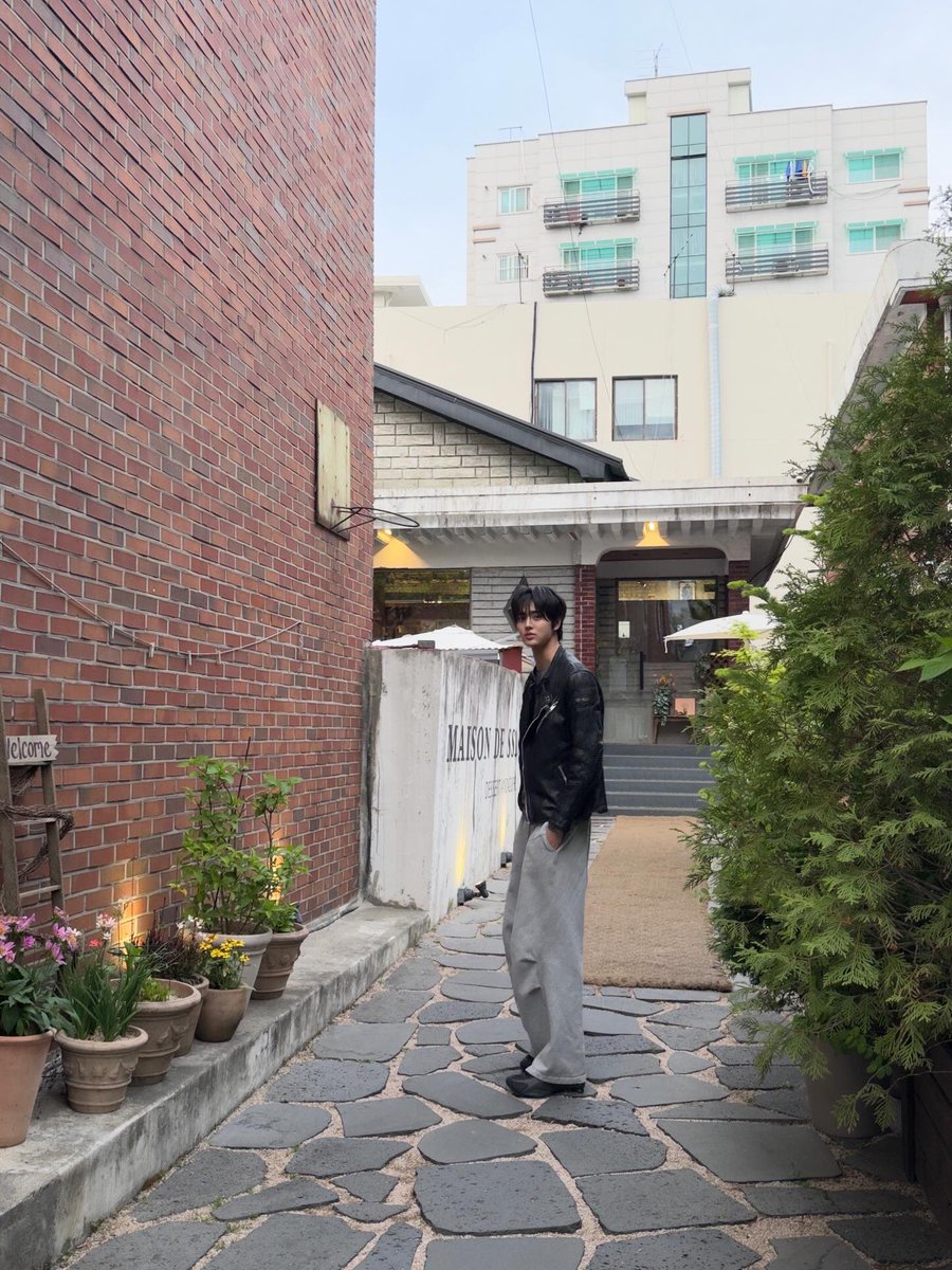lovchannn's tweet photo. 은찬이 전신 모음.. https://t.co/zswvvwiHAi