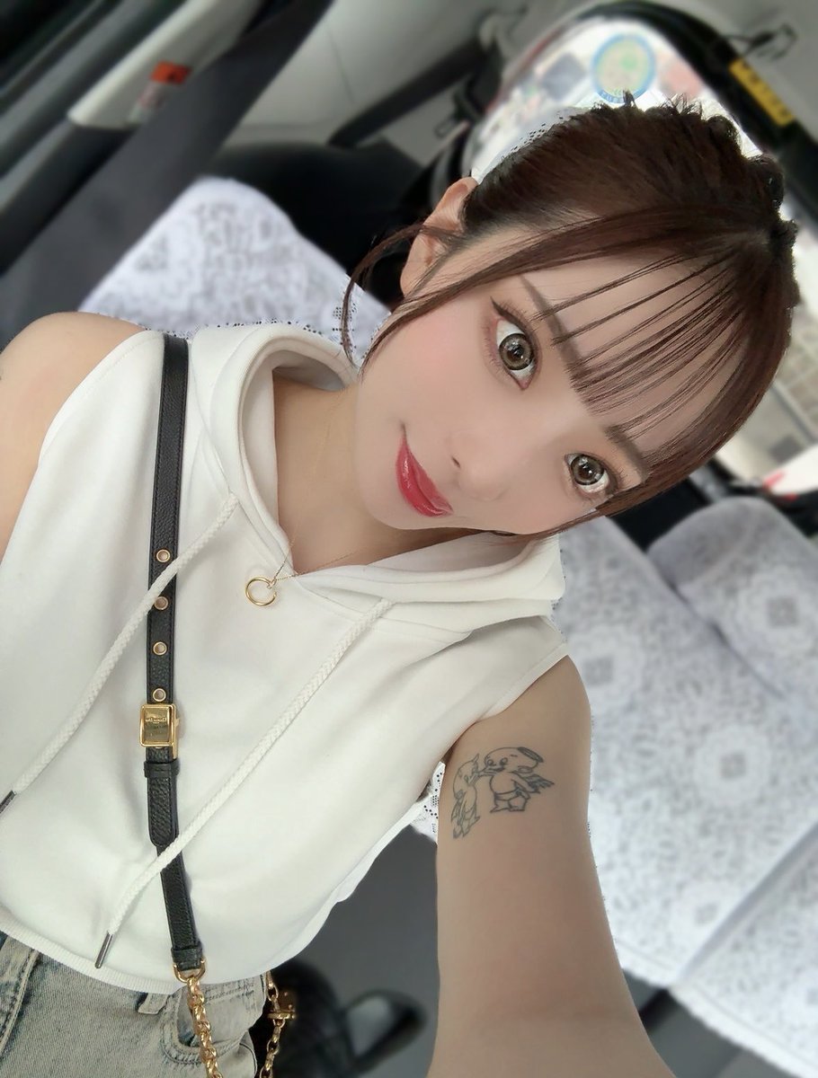 mypacechandes's tweet photo. 中途半端な髪の長さすぎて最近はずっと
アップにしてる、早くのびてーん🙂 https://t.co/2rLnAWwtCf