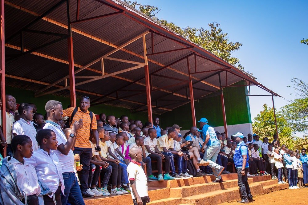 Gitega's tweet photo. Les activités ont débuté par une visite du site historique des tambours royaux de Gishora, haut lieu du patrimoine culturel burundais. Les jeunes y ont découvert l’histoire de ce sanctuaire emblématique et assisté à une démonstration de l’art traditionnel des tambourinaires. https://t.co/Mt93flTI6a
