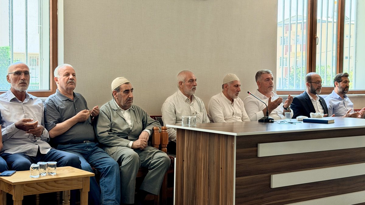HudaPar21's tweet photo. GİK Üyelerimiz Şeyhmus Tanrıkulu, Mahmut Eminoğlu ve beraberindeki heyetimiz, bacanağı vefat eden İl Başkanımız Zeynul Abidin Gülsever'in ve kayınvalidesi vefat eden İl Başkan Yardımcımız Mustafa Şenol'un taziyelerine katıldı.

Vefat edenlere Allah’tan rahmet dileyen heyetimiz, Gülsever ve Şenol ailelerine ve yakınlarına sabrı cemil temennisinde bulundu.