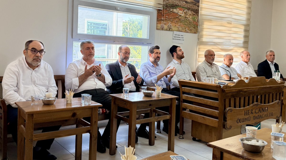 HudaPar21's tweet photo. GİK Üyelerimiz Şeyhmus Tanrıkulu, Mahmut Eminoğlu ve beraberindeki heyetimiz, bacanağı vefat eden İl Başkanımız Zeynul Abidin Gülsever'in ve kayınvalidesi vefat eden İl Başkan Yardımcımız Mustafa Şenol'un taziyelerine katıldı.

Vefat edenlere Allah’tan rahmet dileyen heyetimiz, Gülsever ve Şenol ailelerine ve yakınlarına sabrı cemil temennisinde bulundu.