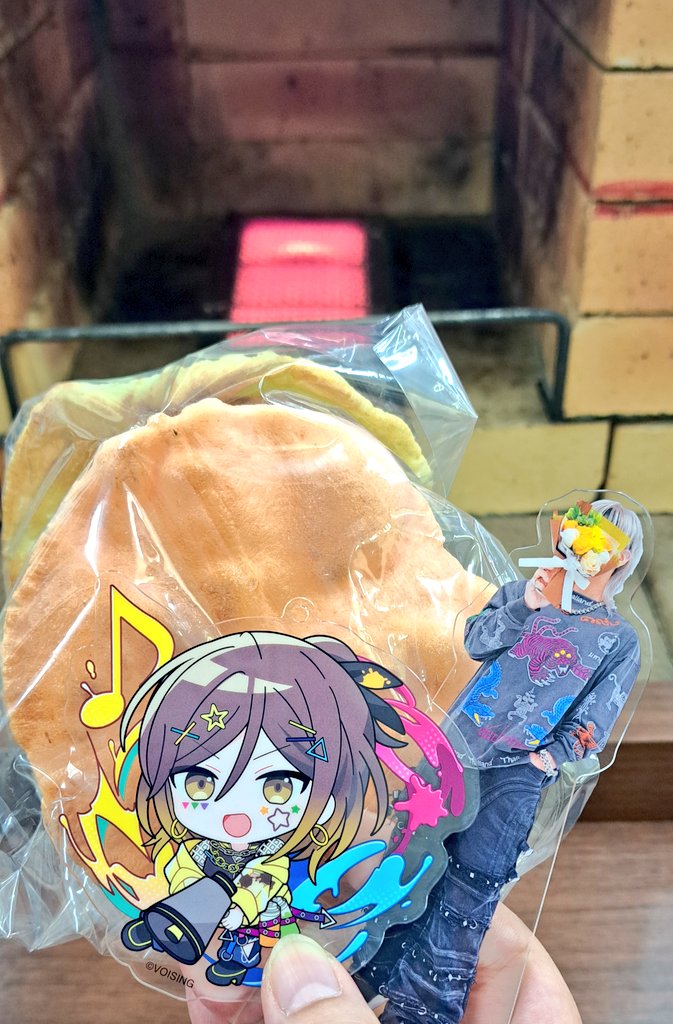 konekonekazuki's tweet photo. てことで、先日訪れていた「十人十色」さん、店主さんに許可を得てこちらのお写真も撮らせて頂いておりました♪( *´艸｀)

お煎餅焼き体験、本当に楽しいから是非みんな川越に遊びに来てね～(*´□｀)ﾉ

#全国いれいす色大作戦
#埼玉県 https://t.co/INeSCsXBKJ